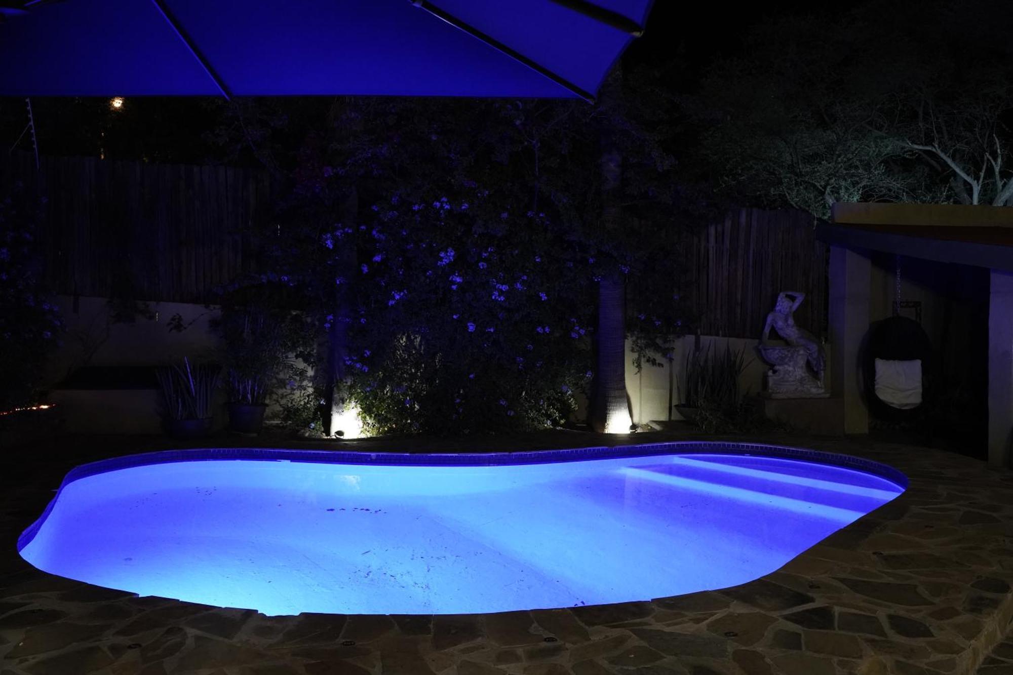 Enchanting Self-Catering Villa With Queen Bed At Bokmakierie Villas Windhoek Exterior photo