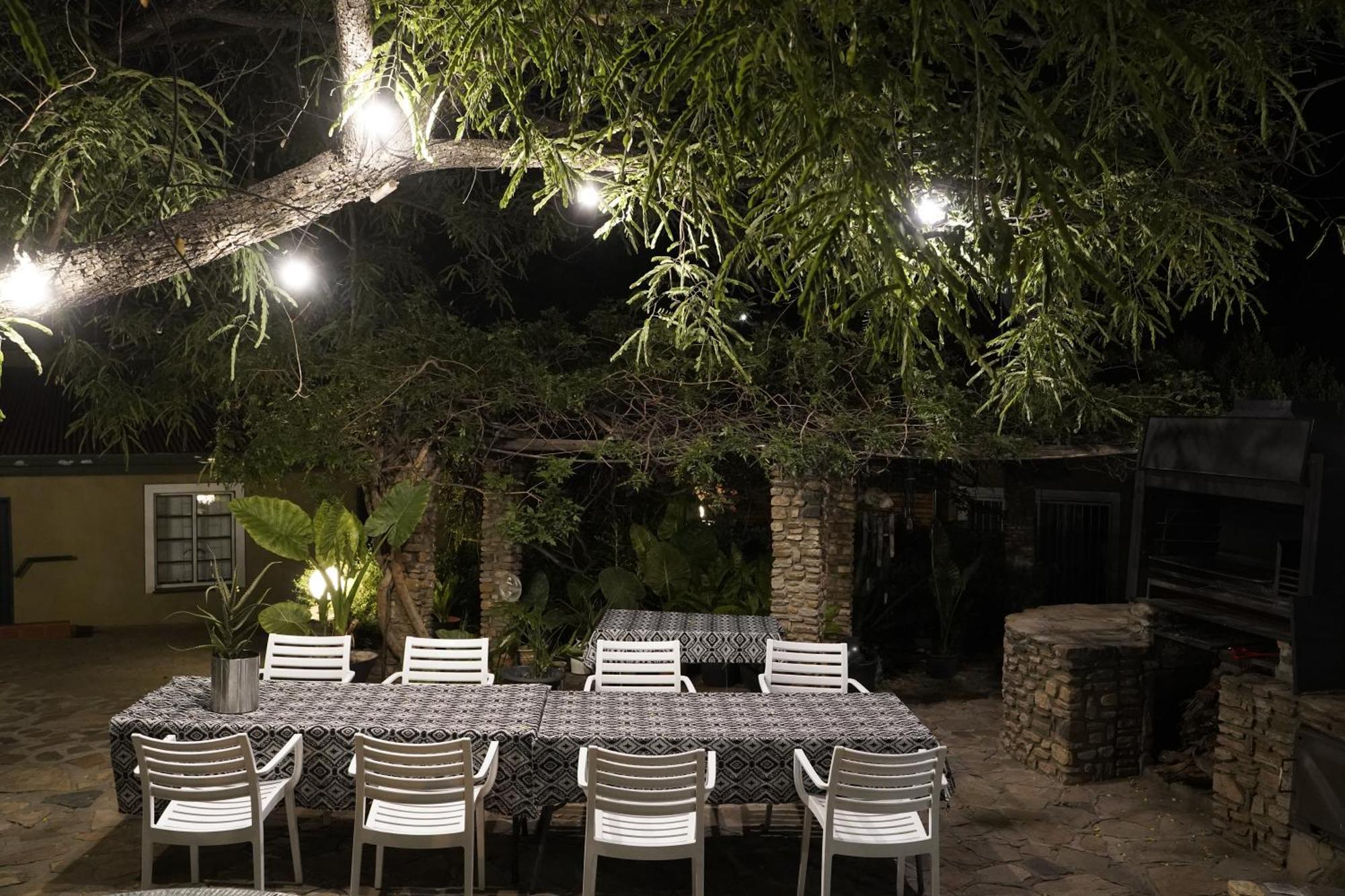 Enchanting Self-Catering Villa With Queen Bed At Bokmakierie Villas Windhoek Exterior photo